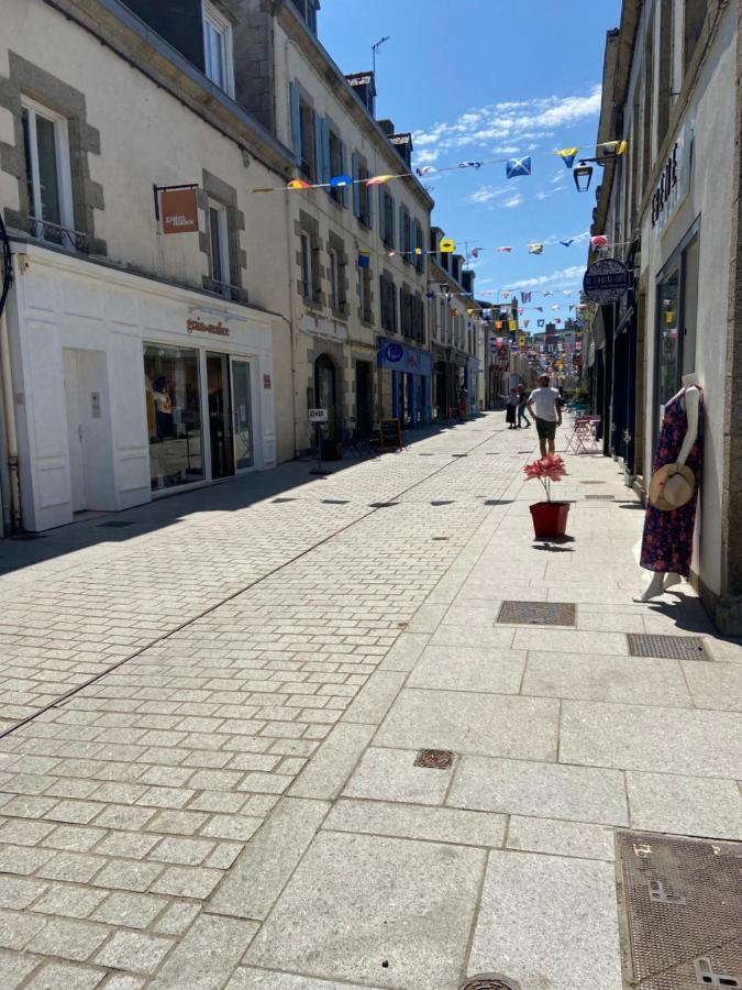 Votre Mini Maison En Plein Coeur Du Centre Ville -Terrasse - Et Parking Prive Sur Place Clos - Draps Et Menage Inclus Concarneau Bagian luar foto