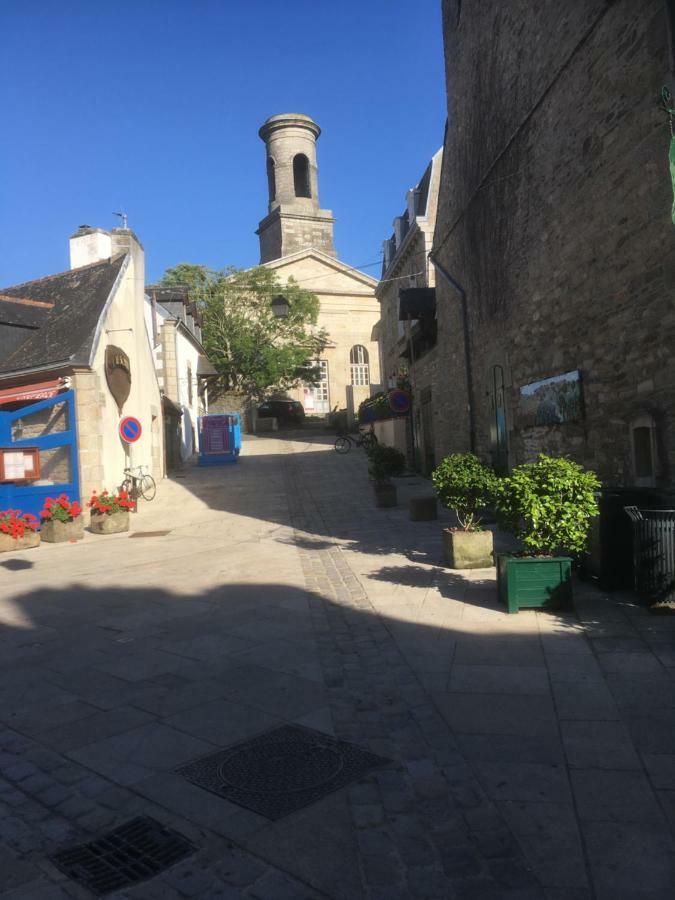 Votre Mini Maison En Plein Coeur Du Centre Ville -Terrasse - Et Parking Prive Sur Place Clos - Draps Et Menage Inclus Concarneau Bagian luar foto